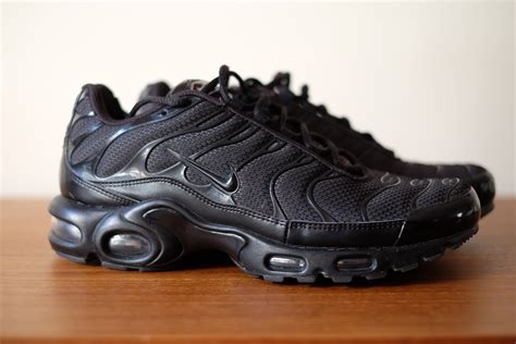 all black nike tns.